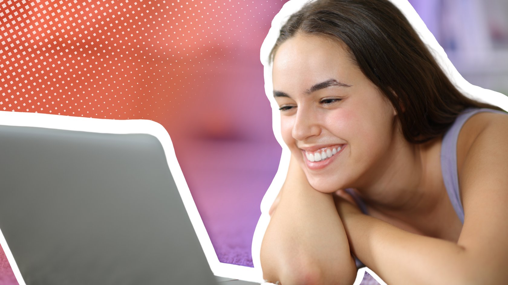 Junge Frau schaut auf Laptop und lacht. Junge Frau schaut auf Laptop und lacht.