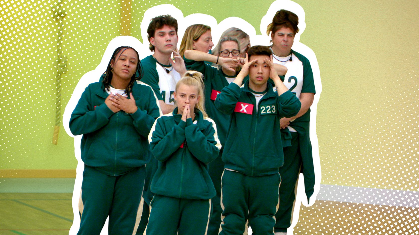 Teilnehmer der Show "Squid Game: The Challenge" stehen in einer Gruppe zusammen. Teilnehmer der Show "Squid Game: The Challenge" stehen in einer Gruppe zusammen.