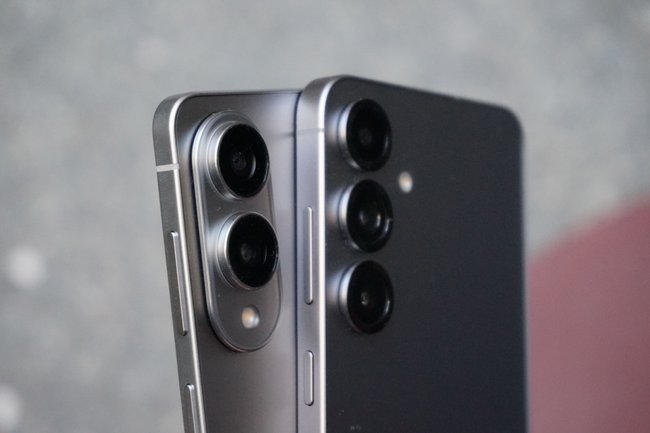 Samsung Galaxy S25 edge vs. S25 Plus Kamerapartien auf der Rückseite Samsung Galaxy S25 edge vs. S25 Plus Kamerapartien auf der Rückseite