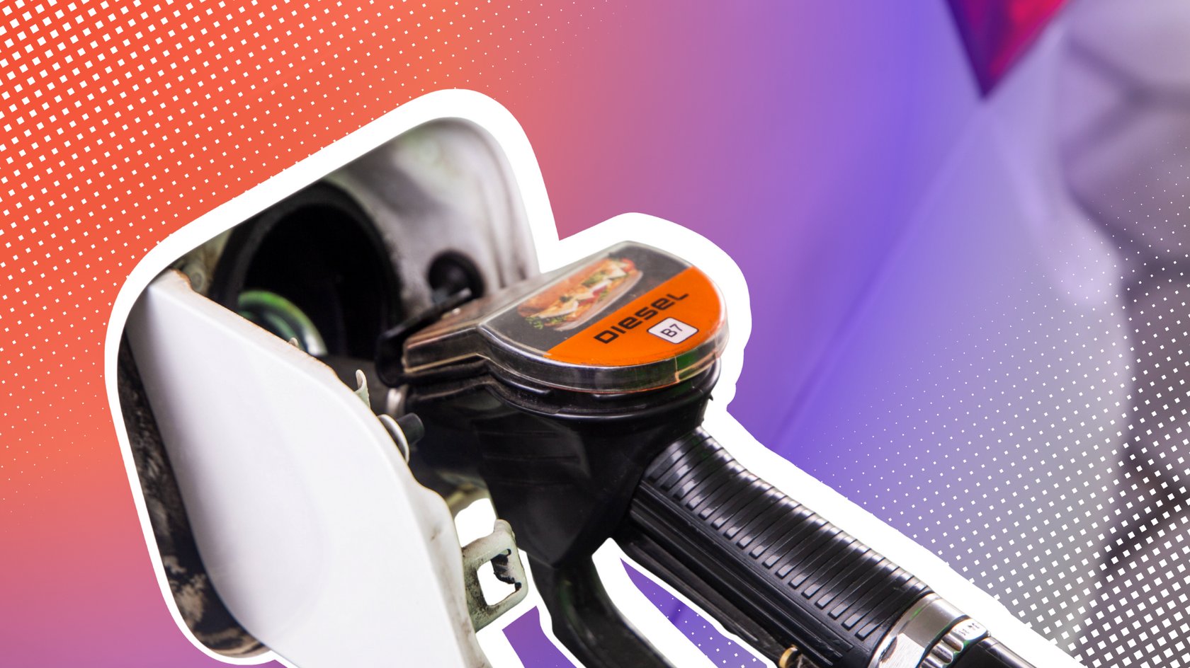 Diesel-Zapfhahn steckt am Auto Diesel-Zapfhahn steckt am Auto