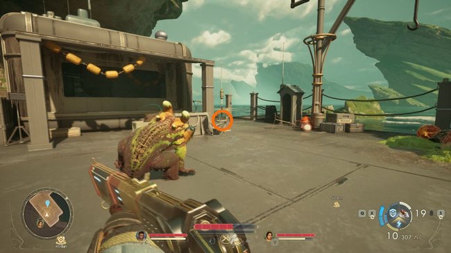 Der Band liegt auf dem Tisch vor dem Gebäude. Der Band liegt auf dem Tisch vor dem Gebäude.