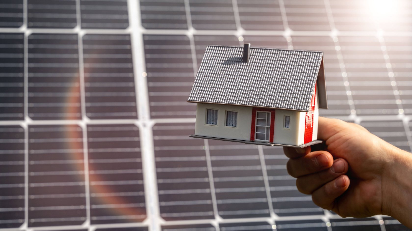 Ein Solarmodul – ein Sinnbild für saubere Energie und moderne Selbstversorgung. Ein Solarmodul – ein Sinnbild für saubere Energie und moderne Selbstversorgung.