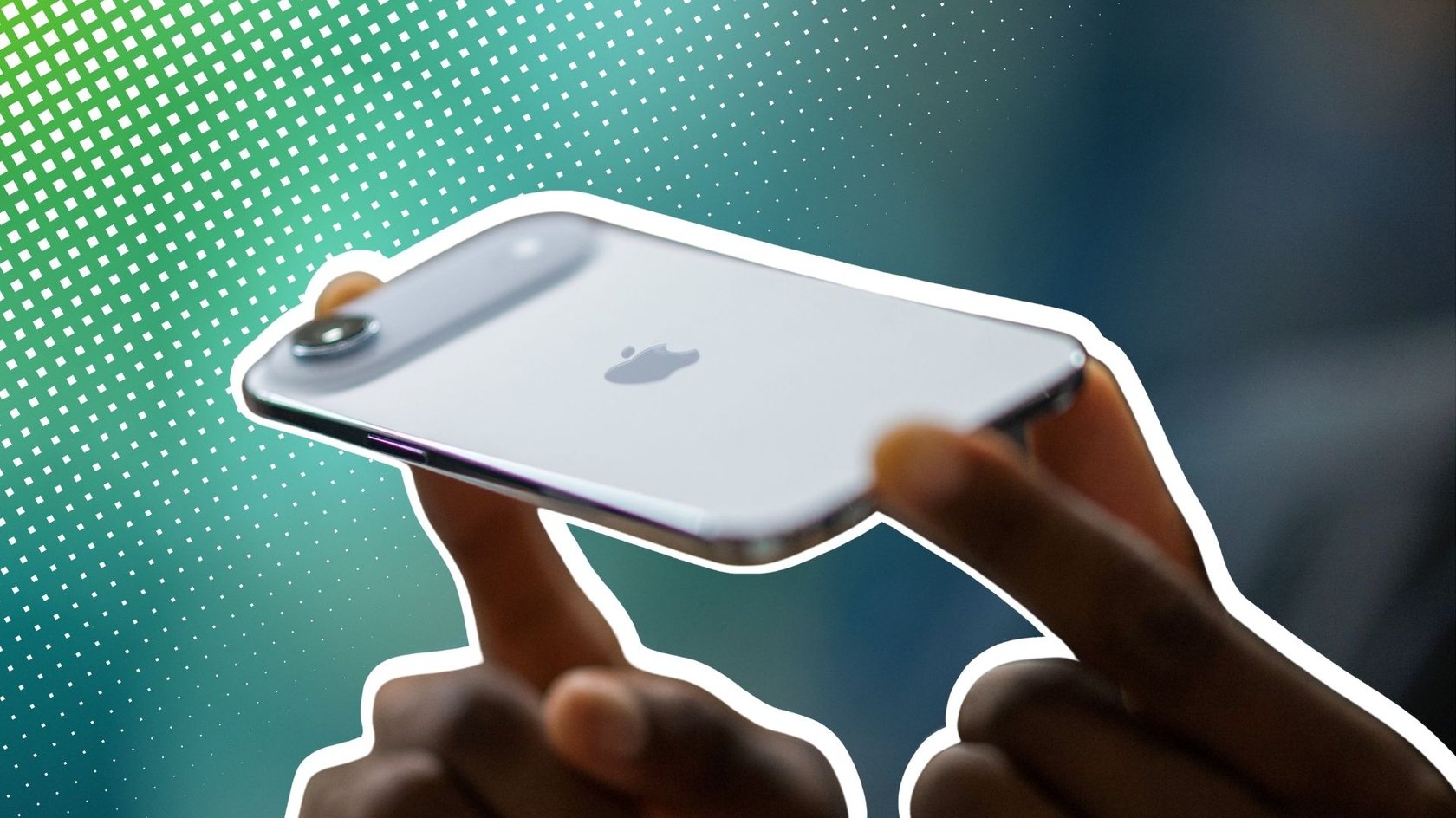 Zwei Hände halten ein silbernes iPhone mit dem Apple-Logo auf der Rückseite. Der Hintergrund ist unscharf und zeigt einen Farbverlauf von Grün zu Blau mit einem Muster aus weissen Punkten.