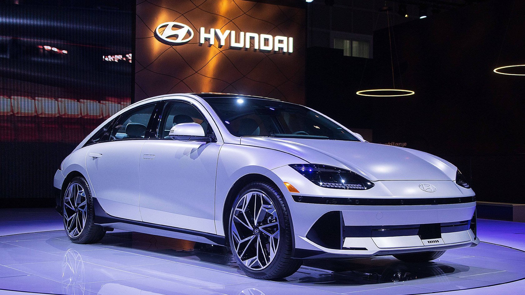 Der Hyundai Ioniq 6 punktet mit einem schnittigen Design. Der Hyundai Ioniq 6 punktet mit einem schnittigen Design.