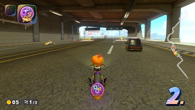 Toad mit dem Kamek-Item am Kart. Toad mit dem Kamek-Item am Kart.