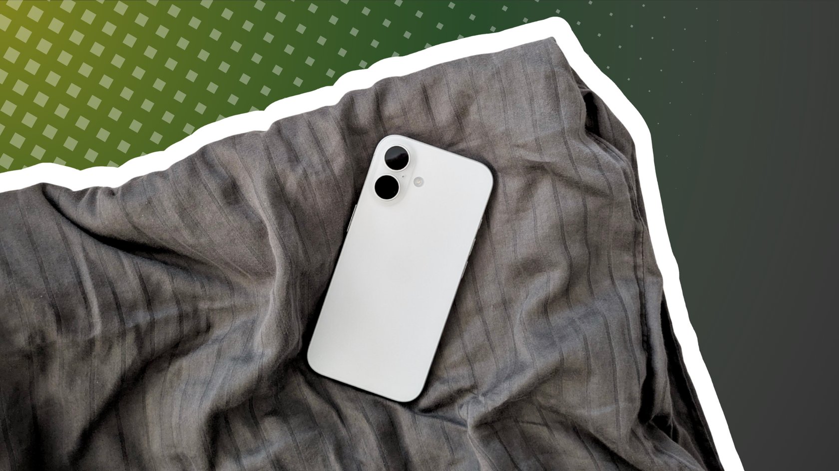 iPhone 16 auf einer Bettdecke iPhone 16 auf einer Bettdecke