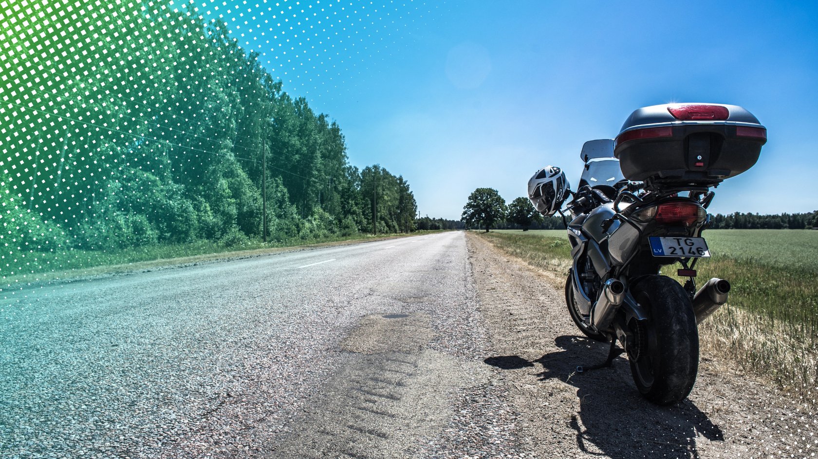 Motorrad steht am Straßenrand. Motorrad steht am Straßenrand.