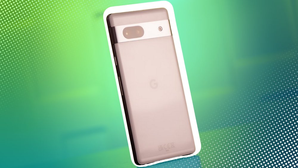 Das Bild zeigt den Rücken eines Google Pixel 7a Smartphone Das Bild zeigt den Rücken eines Google Pixel 7a Smartphone