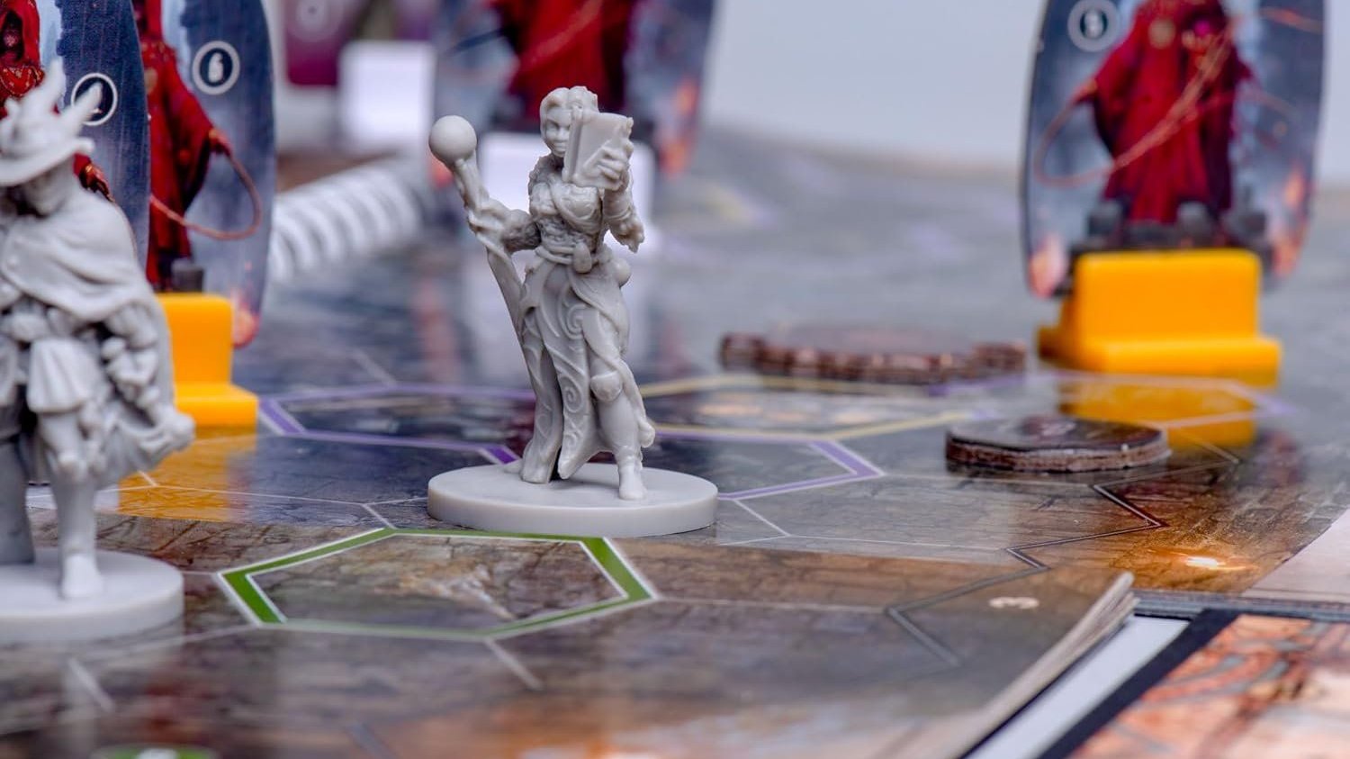 „Gloomhaven – Die Pranken des Löwen“ schneidet im Netz sehr gut ab. „Gloomhaven – Die Pranken des Löwen“ schneidet im Netz sehr gut ab.