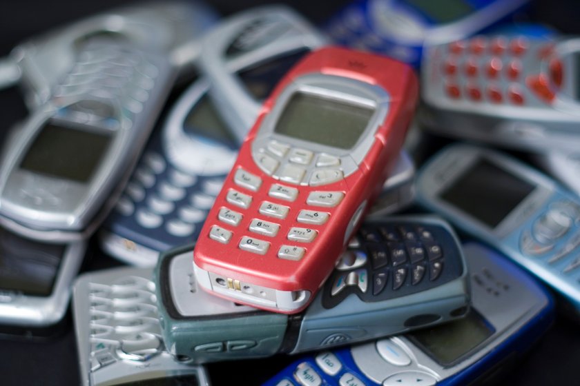 Alte Mobiltelefone aus den 90ern Alte Mobiltelefone aus den 90ern