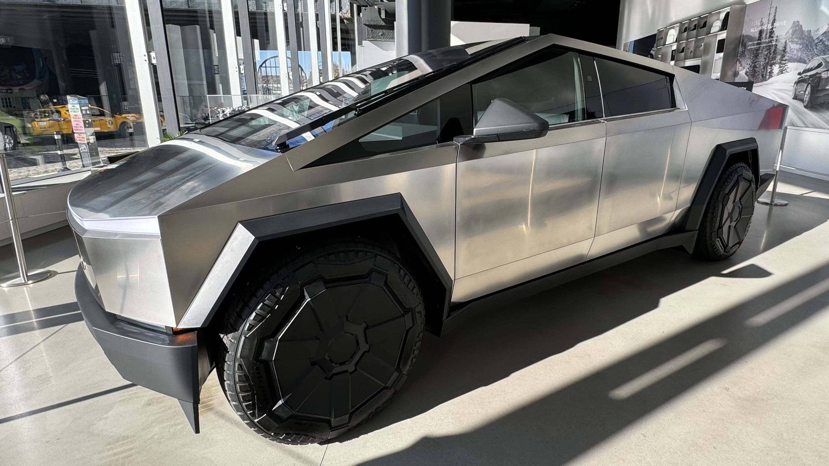 Tesla Cybertruck – ein sehr futuristisches Design. Tesla Cybertruck – ein sehr futuristisches Design.
