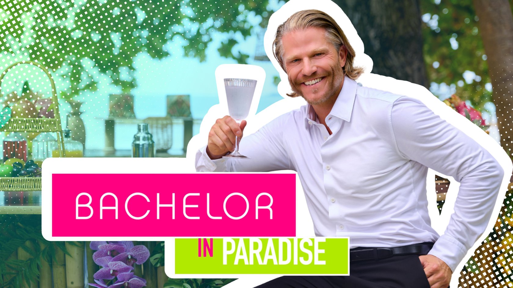 Ex-Bachelor-Teilnehmer Paula Janke auf einer tropischen Insel mit dem "Bachelor in Paradise"-Logo. Ex-Bachelor-Teilnehmer Paula Janke auf einer tropischen Insel mit dem "Bachelor in Paradise"-Logo.