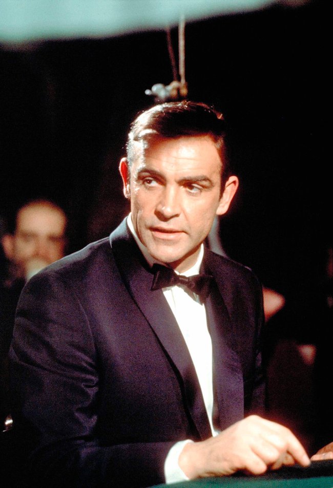 Sean Connery in seiner Rolle als James Bond im Film „Feuerball“. Sean Connery in seiner Rolle als James Bond im Film „Feuerball“.