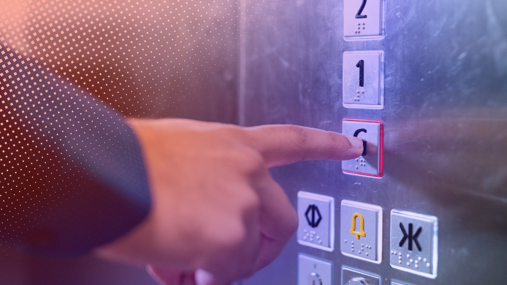 Probleme im Fahrstuhl? Ein spezieller Knopf kann helfen. Probleme im Fahrstuhl? Ein spezieller Knopf kann helfen.