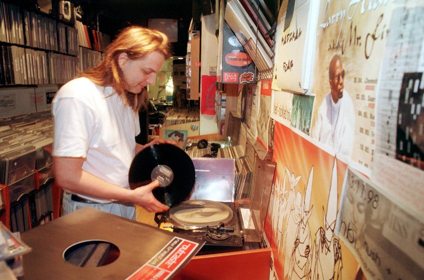 DJ Minsky stellt New Asian Underground vor und legt Schallplatten auf DJ Minsky stellt New Asian Underground vor und legt Schallplatten auf