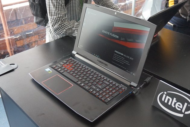 Acer Predator Helios 300: seitlicher Blick Acer Predator Helios 300: seitlicher Blick