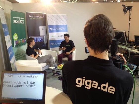 behind @nikstohn, ähhh behind the scenes #gigatechstage http://t.co/qF56JP6KKe behind @nikstohn, ähhh behind the scenes #gigatechstage http://t.co/qF56JP6KKe
