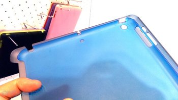 Schutzhüllen im Vergleich - iPad 5 (blau) vs. iPad 4 (grau)