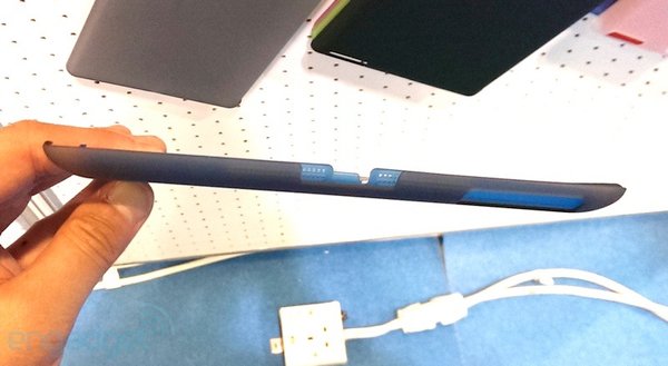 Schutzhüllen im Vergleich - iPad 5 (blau) vs. iPad 4 (grau)