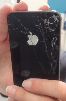 Erst der dritte Sturz sorgte für Splitter. Reparaturkosten für Sandra: 20 Euro. Erst der dritte Sturz sorgte für Splitter. Reparaturkosten für Sandra: 20 Euro.