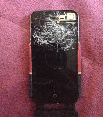 „Aber die Touch-Funktion war noch intakt“, schreibt Wolfgang zu seinem iPhone 4.