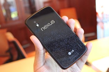 Nexus 4 by Techcrunch - Rückseite