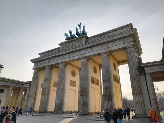 Das Brandenburger Tor am Nachmittag: Details sind gut, solange das Licht noch stimmt