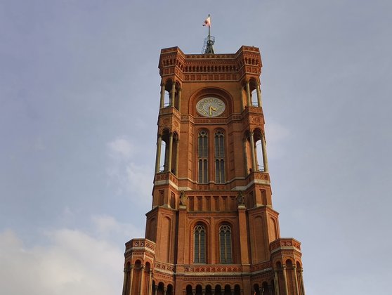 Der 2× Digitalzoom zeigt deutliche Schwächen bei den Details im Mauerwerk. Der 2× Digitalzoom zeigt deutliche Schwächen bei den Details im Mauerwerk.