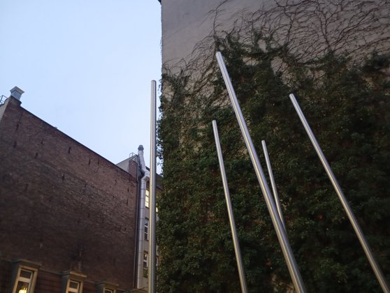 Sobald es dämmert, hat die Kamera es schwer Details einzufangen. Sobald es dämmert, hat die Kamera es schwer Details einzufangen.