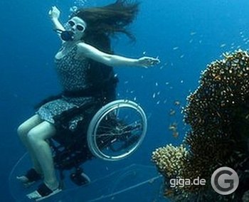 Rollstuhl Unterwasser! Erschreckend schön!