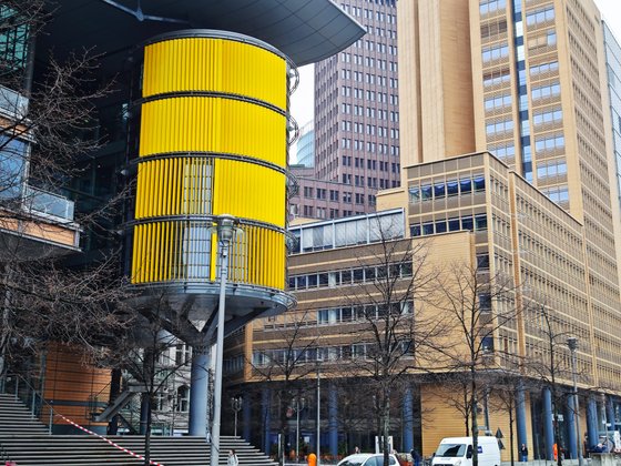 Lowlight, Zoomfaktor 2x, digitaler Crop / Hauptsensor Lowlight, Zoomfaktor 2x, digitaler Crop / Hauptsensor