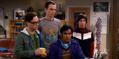 Leonard, Sheldon, Raj und Howard in Staffel 1 von The Big Bang Theory im Jahr 2007