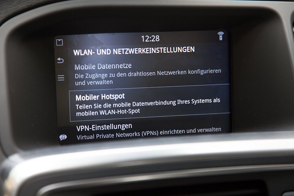 Das freut die Passagiere: WLAN-Hotspot-Funktion macht aus dem Signal des Surfsticks drahtloses Internet für alle.
