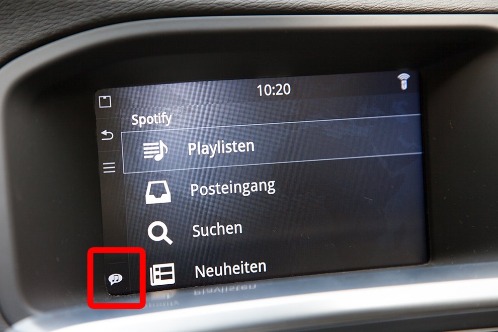 Spotify im Auto, ohne Umweg übers Smartphone? Super. Sprachsteuerung via Button tief unten in der Ecke? Eher nicht super.