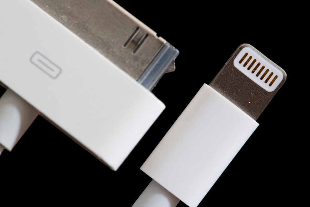 "Apple 30-pin Dock Cable v. Lightning Cable" Quelle: unten44 auf flickr.com