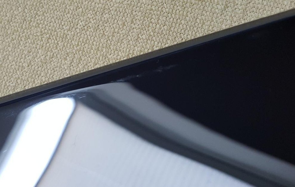 Bei Amazon bewertet Benutzer Michael das Clear View-Case mit 1 Stern – der Grund ist offensichtlich.