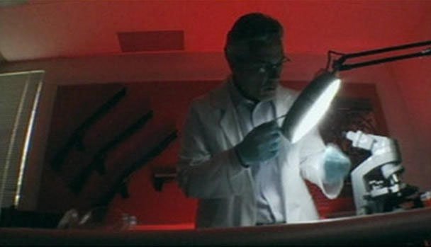 In der Serie Autopsie ermitteln Forensiker gegen Verdächtige und überführen Mörder.