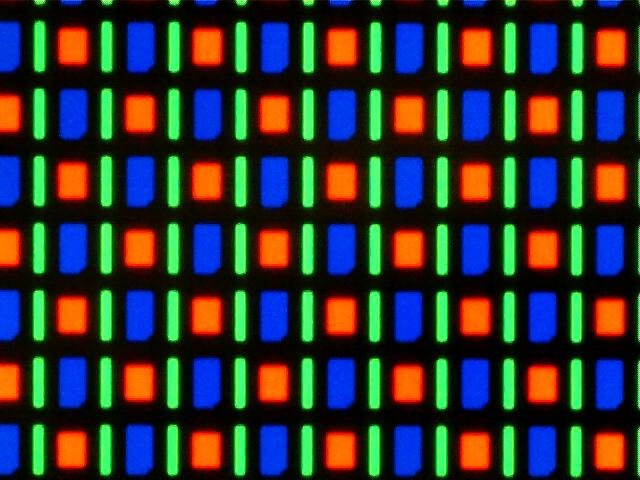 Ein AMOLED-Display mit PenTile-Matrix aus der Nähe. (Quelle: Wikipedia)