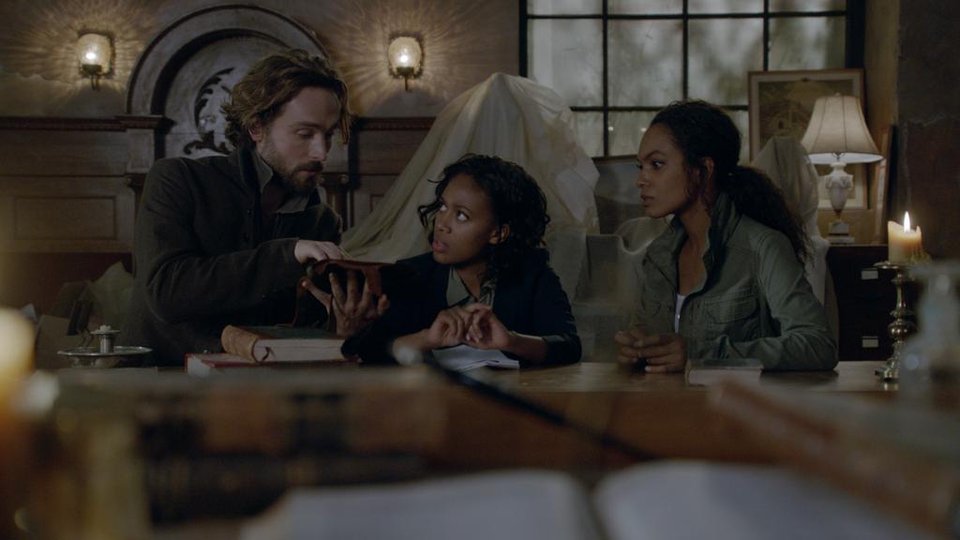 Auch in Staffel 3 von Sleepy Hollow arbeiten Ichabod und Abbie wieder zusammen gegen das Böse. Bildquelle: Fox