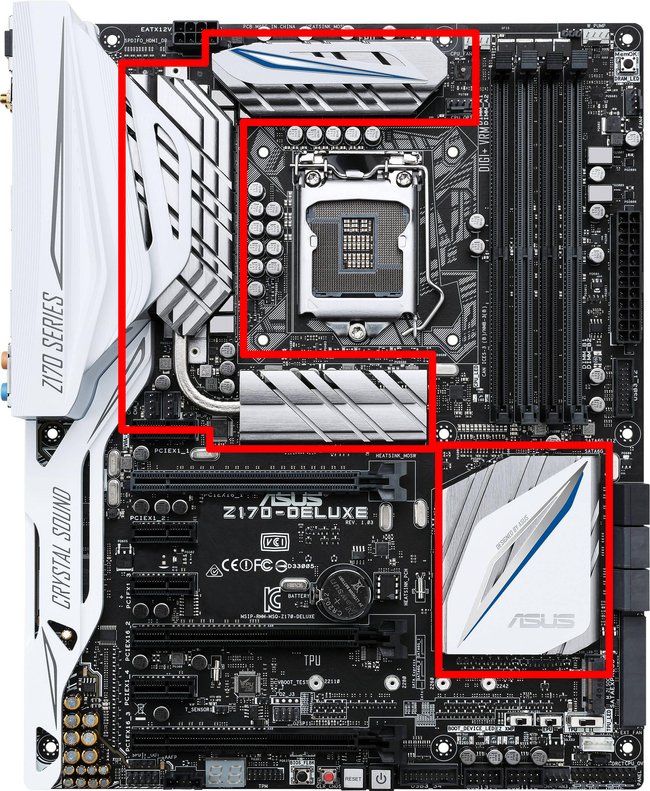 Um den CPU-Sockel herum sind die VRM-Kühlkörper. Rechts unten unter dem großen flachen Kühlkörper ist der eigentliche Mainboard-Chipsatz. Bildquelle: Asus / Edit: GIGA