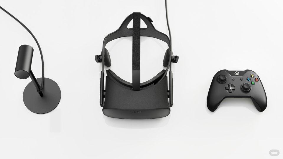 Zum Lieferumfang gehören auch ein Tracking-System und ein Xbox-One-Controller, der natürlich mit dem PC kompatibel ist. Später im Jahr wird es außerdem noch spezielle Steuerelemente für die VR-Brille geben.