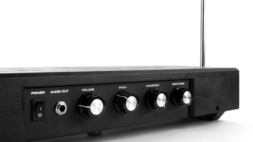 Moderne Theremins verfügen oft über Mini-USB-Port und Kopfhörerausgang.