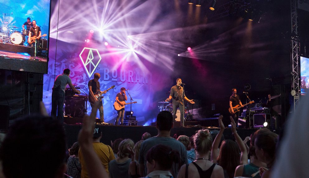 In der Innenstadt von Köln findet das gamescom city festival statt. Dort treten bekannte Bands wie Joris oder WIRTZ auf.