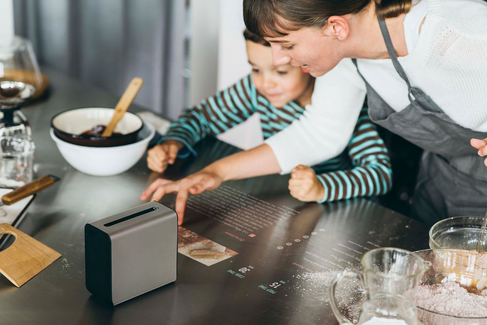 Sony Xperia Touch: Projektion einer interaktiven Android-Oberfläche auf Tische oder Wände (Quelle: Sony)