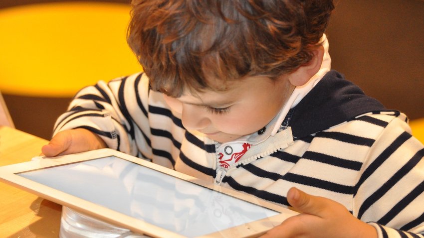 kind,tablet,mediennutzung