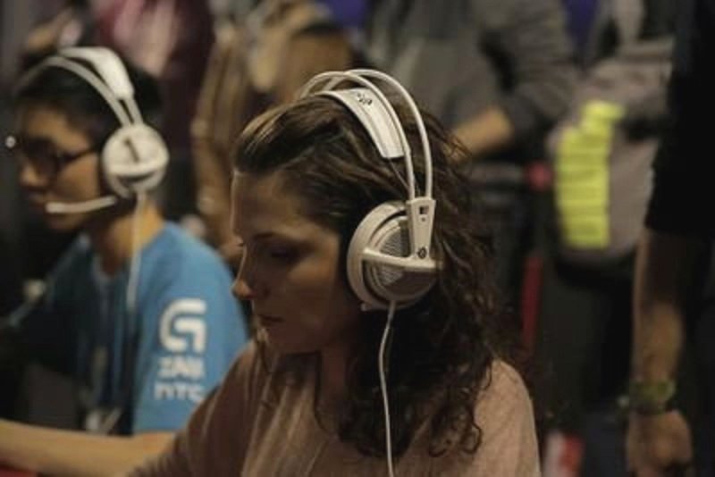 Petya Zhelevy war einst selbst E-Sportlerin. Jetzt will sie die Szene mit ihrem Wissen unterstützen und in die richtige Richtung lenken.