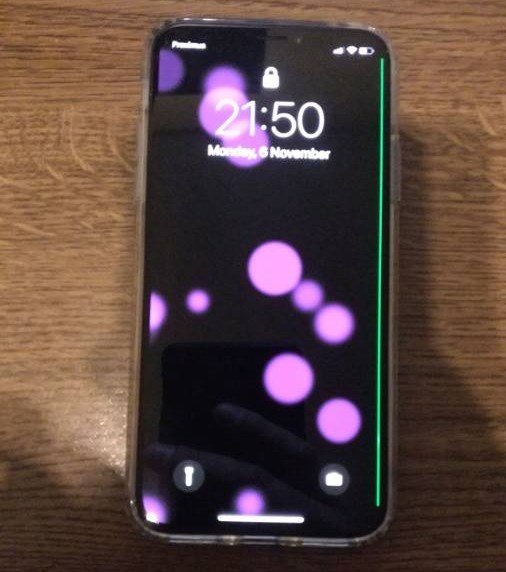 Einzelne iPhone-X-Besitzer berichten über grüne Linien am Displayrand (Bildquelle: Apple Support Community)