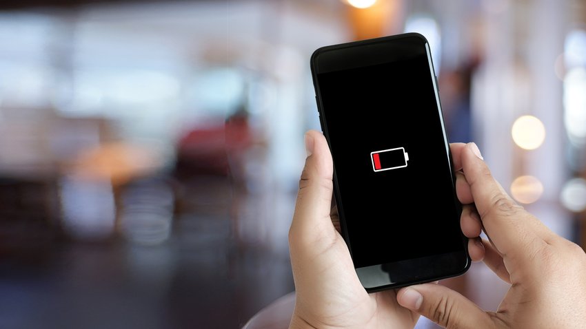 Smartphone_Akku_leer_aufladen_Batterie.jpg
