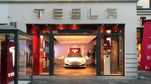 Tesla bei Tchibo: E-Auto jetzt beim Kaffeeröster erhältlich
