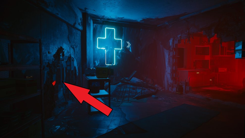 Leicht zu übersehen: Geht vor dem blauen Neonkreuz links durch das Loch in der Wand, um Takemuras Rettung einzuleiten. Leicht zu übersehen: Geht vor dem blauen Neonkreuz links durch das Loch in der Wand, um Takemuras Rettung einzuleiten.